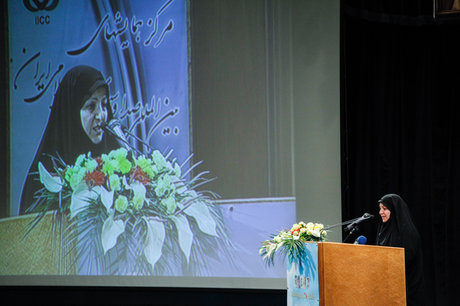 سخنرانی همسر شهید مجید شهریاری در کنگره بزرگداشت شهدای جهاد علمی